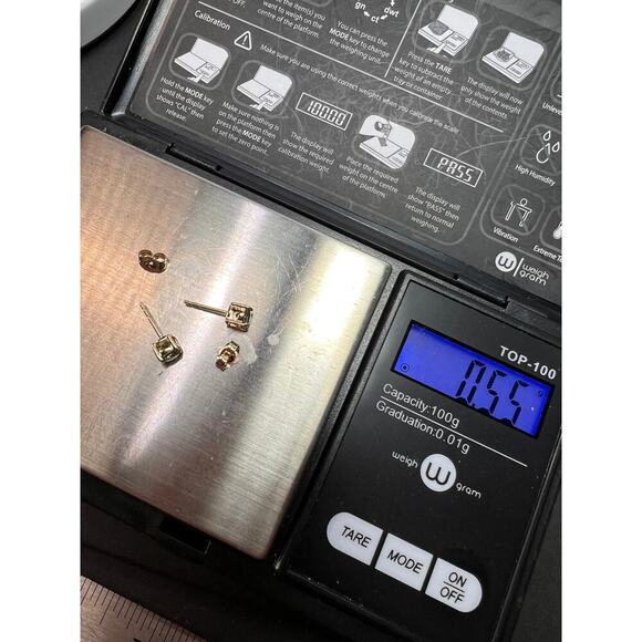 14k gold 4.5mm mint peridot stud earrings - Picture 7 of 11